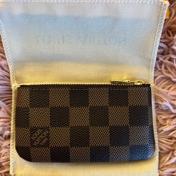 (Traded) Louis Vuitton Damier Ebene Key Pouch - Picture 5 of 12